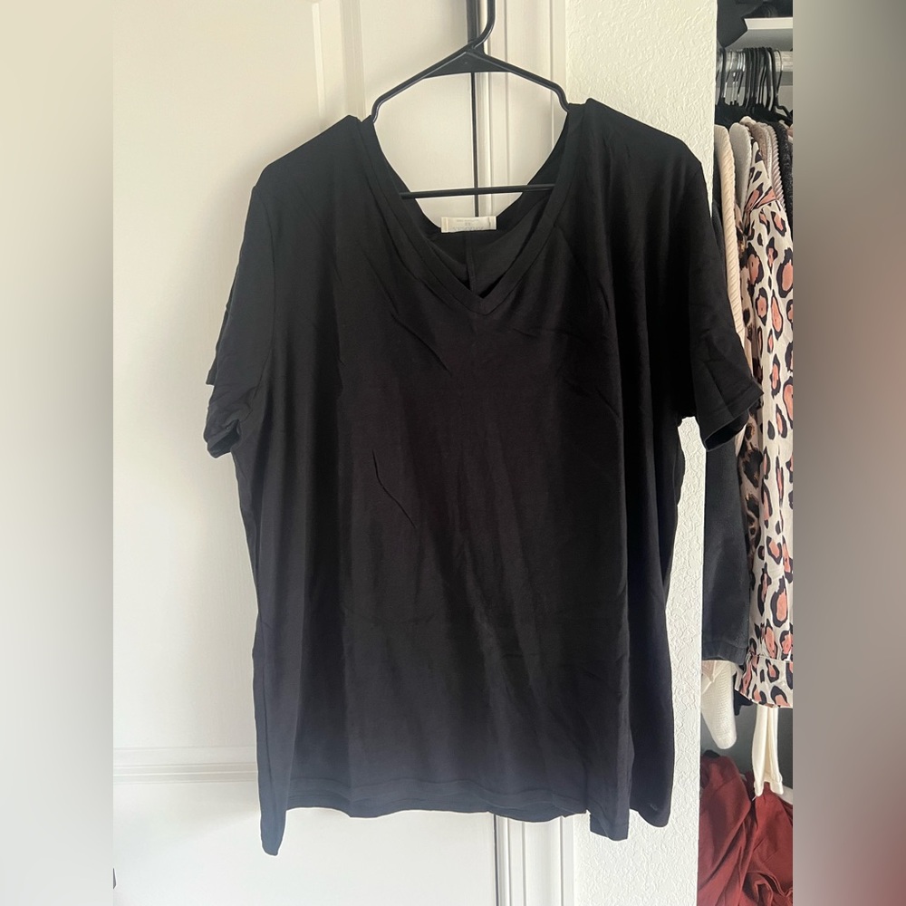 *NWOT* Zenana Black V-neck Top